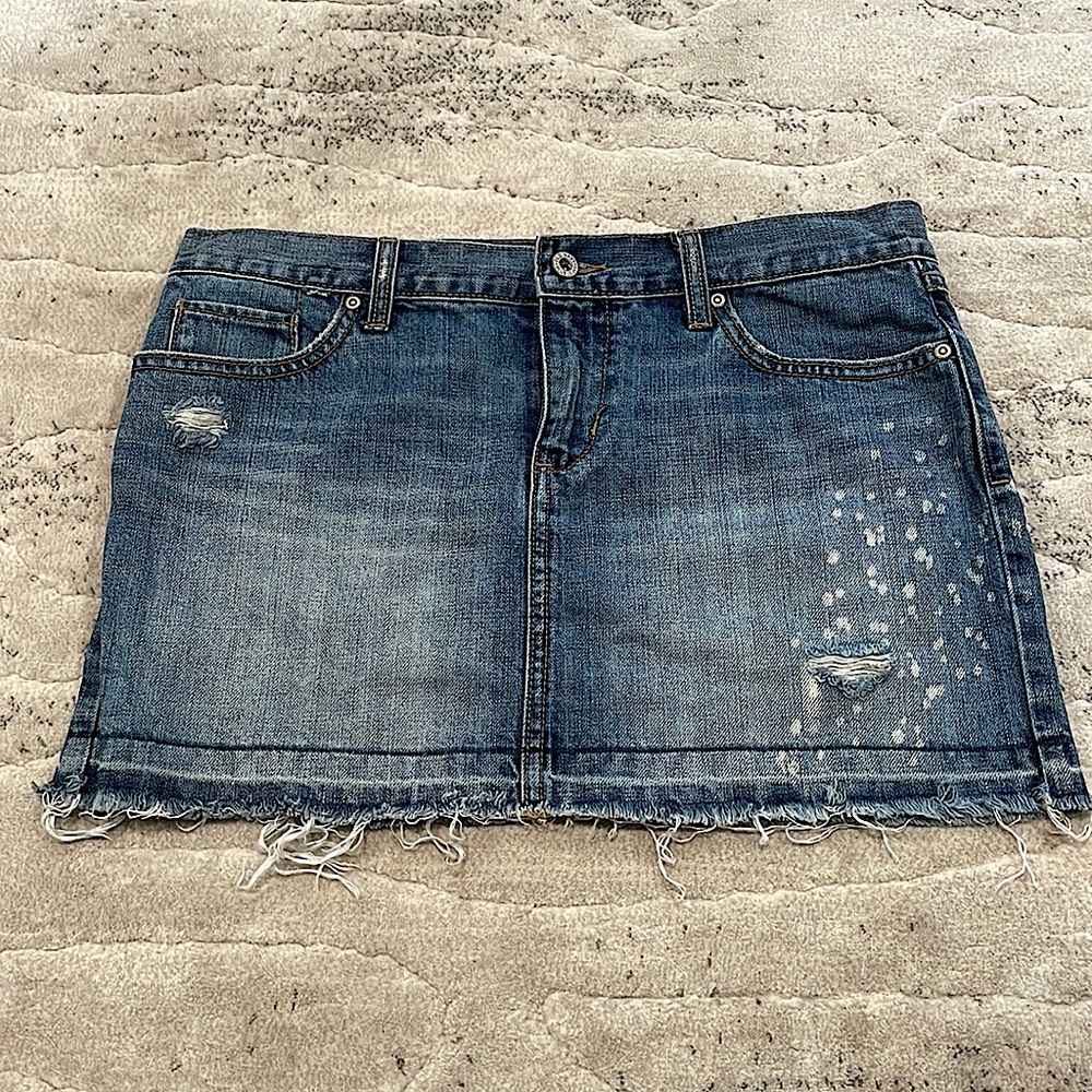 Old Navy ultra low rise distressed denim skirt size 8